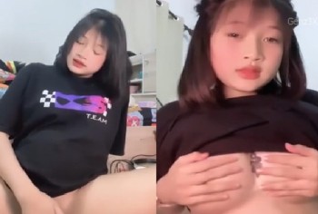 Chiêm ngưỡng em gái teen 2kx vú to móc hàu ngon ngọt nước